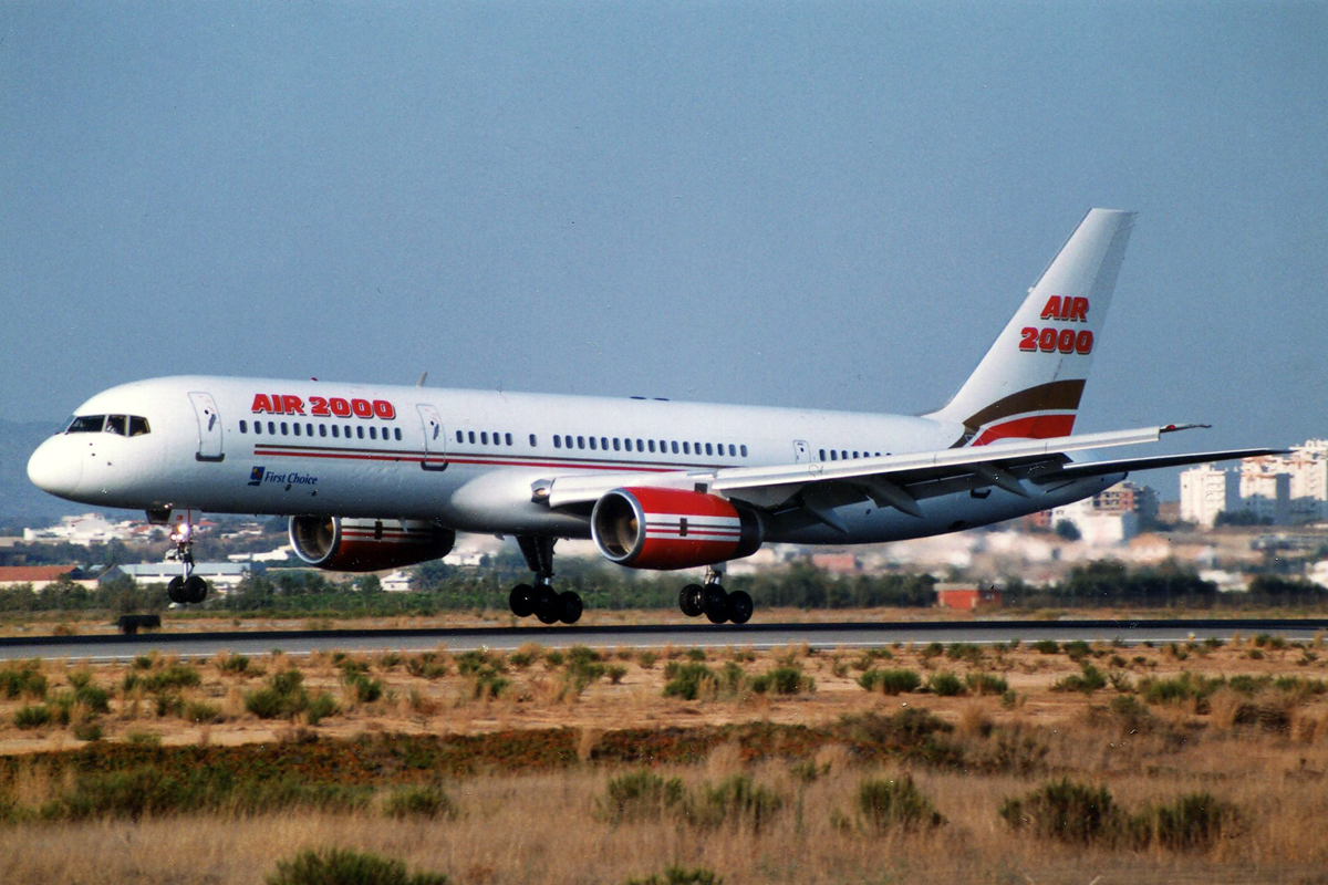 G-OOOM · Boeing 757-225 · (FAO / LPFR)