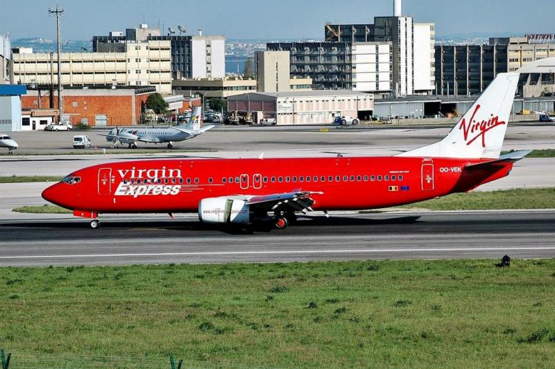 OO-VEK · Boeing 737-405 · (LIS / LPPT)