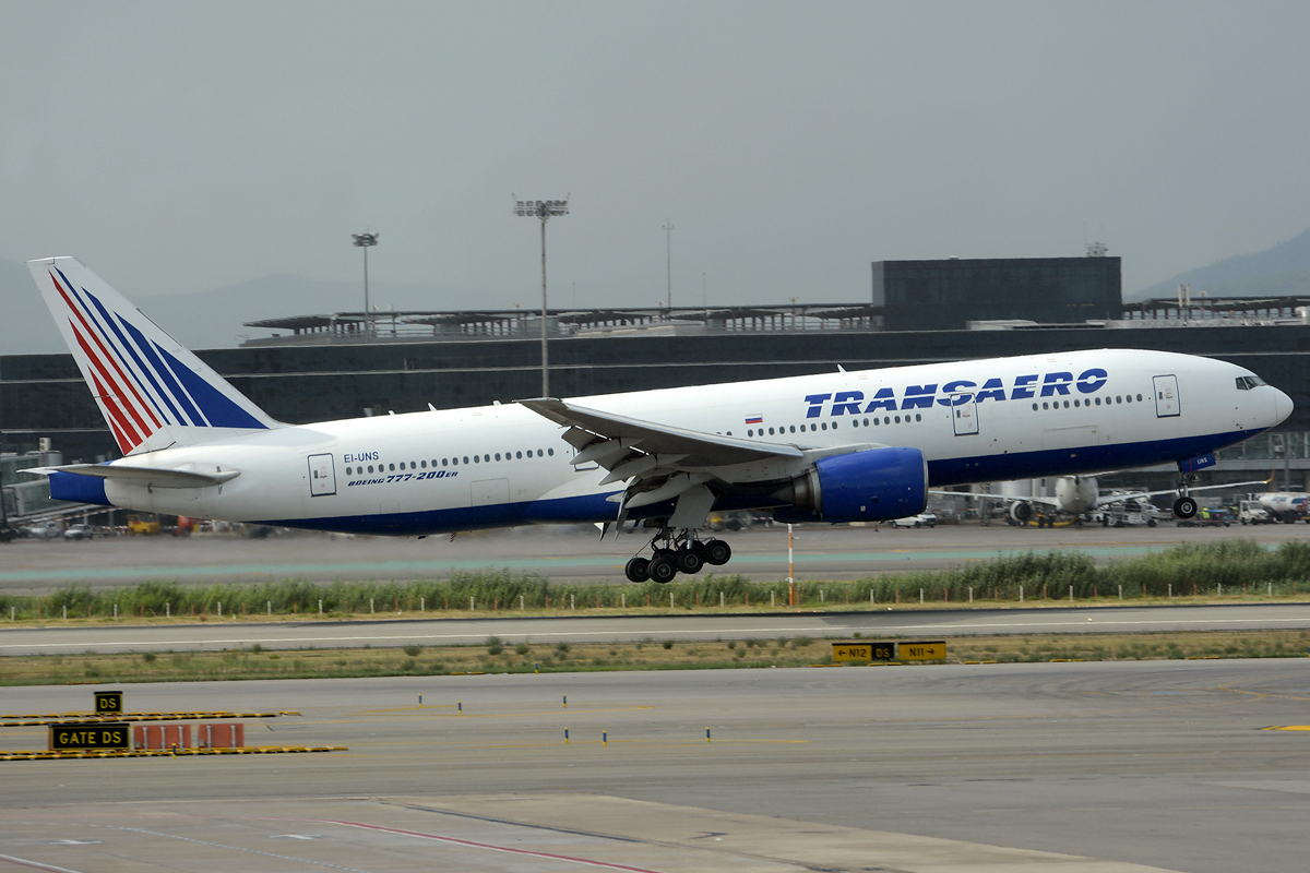 EI-UNS · Boeing 777-212(ER) · (BCN / LEBL)