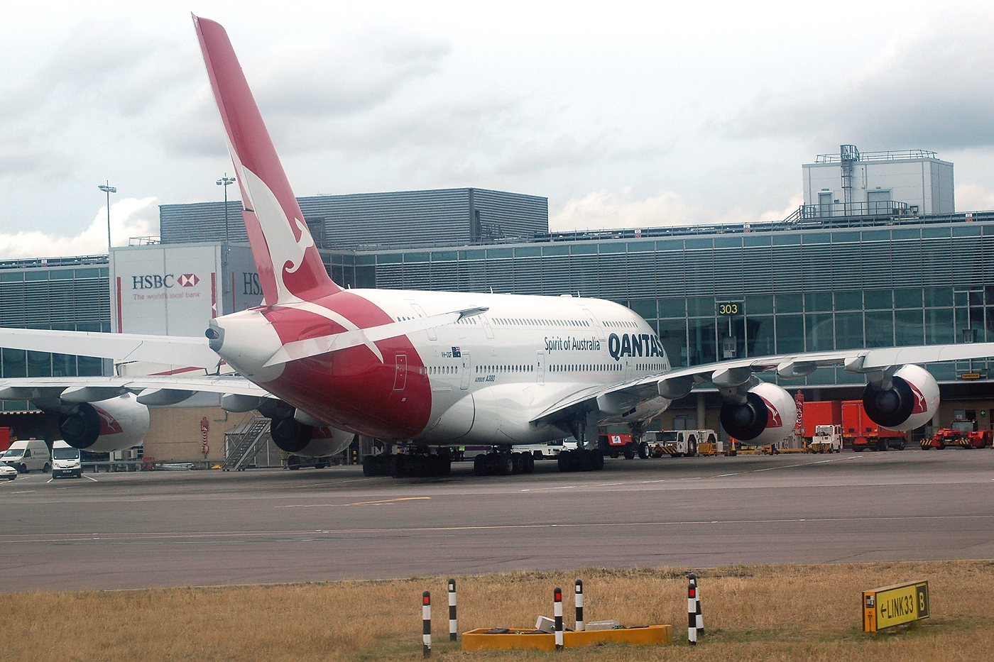 VH-OQF · Airbus A380-842 · (LHR / EGLL)