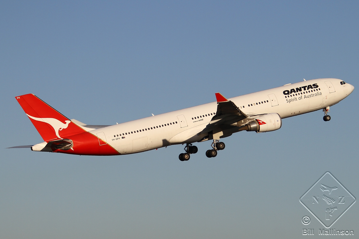 VH-QPH · Airbus A330-303 · (SYD / YSSY)