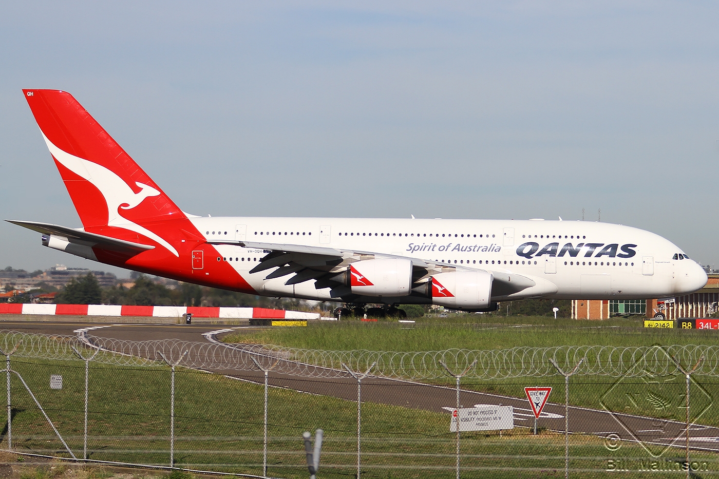 VH-OQH · Airbus A380-842 · (SYD / YSSY)