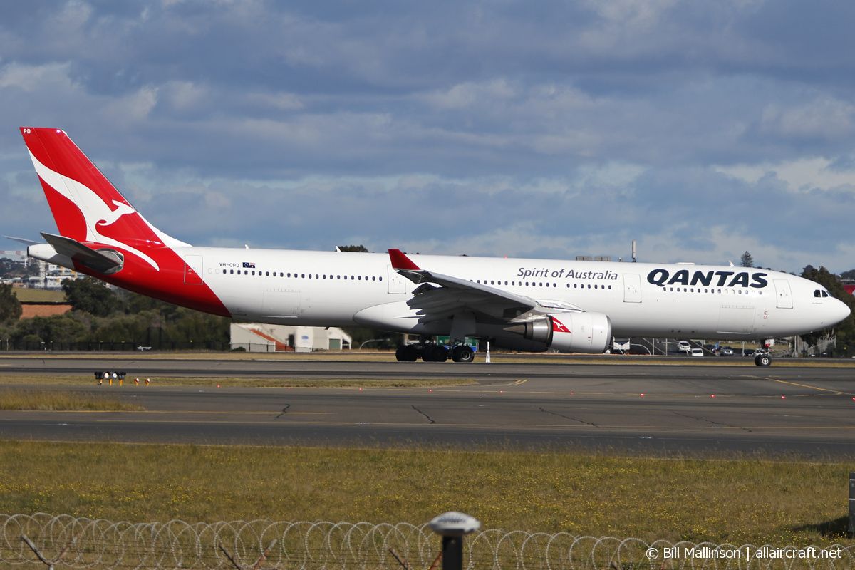 VH-QPD · Airbus A330-303 · (SYD / YSSY)