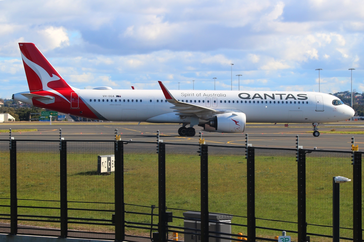 VH-OGA · Airbus A321-271NY XLR · SYD / YSSY