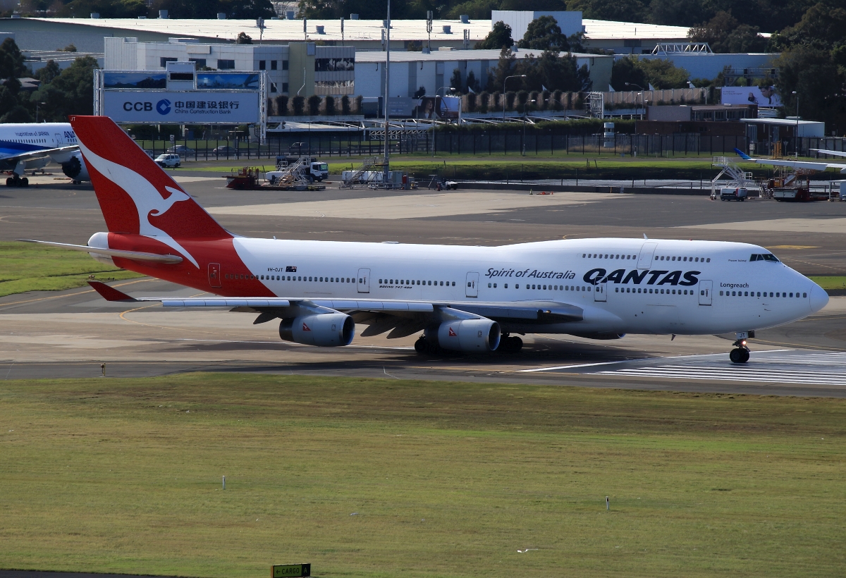 VH-OJT · Boeing 747-438 · (SYD / YSSY)