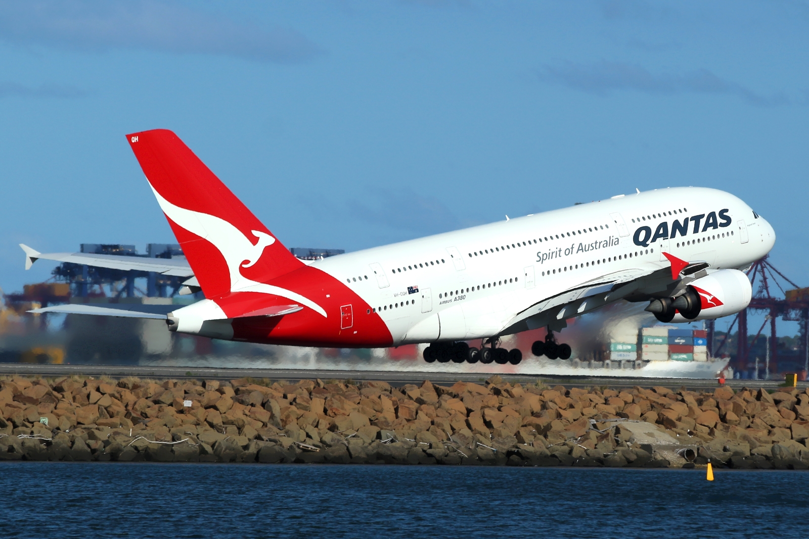 VH-OQH · Airbus A380-842 · (SYD / YSSY)