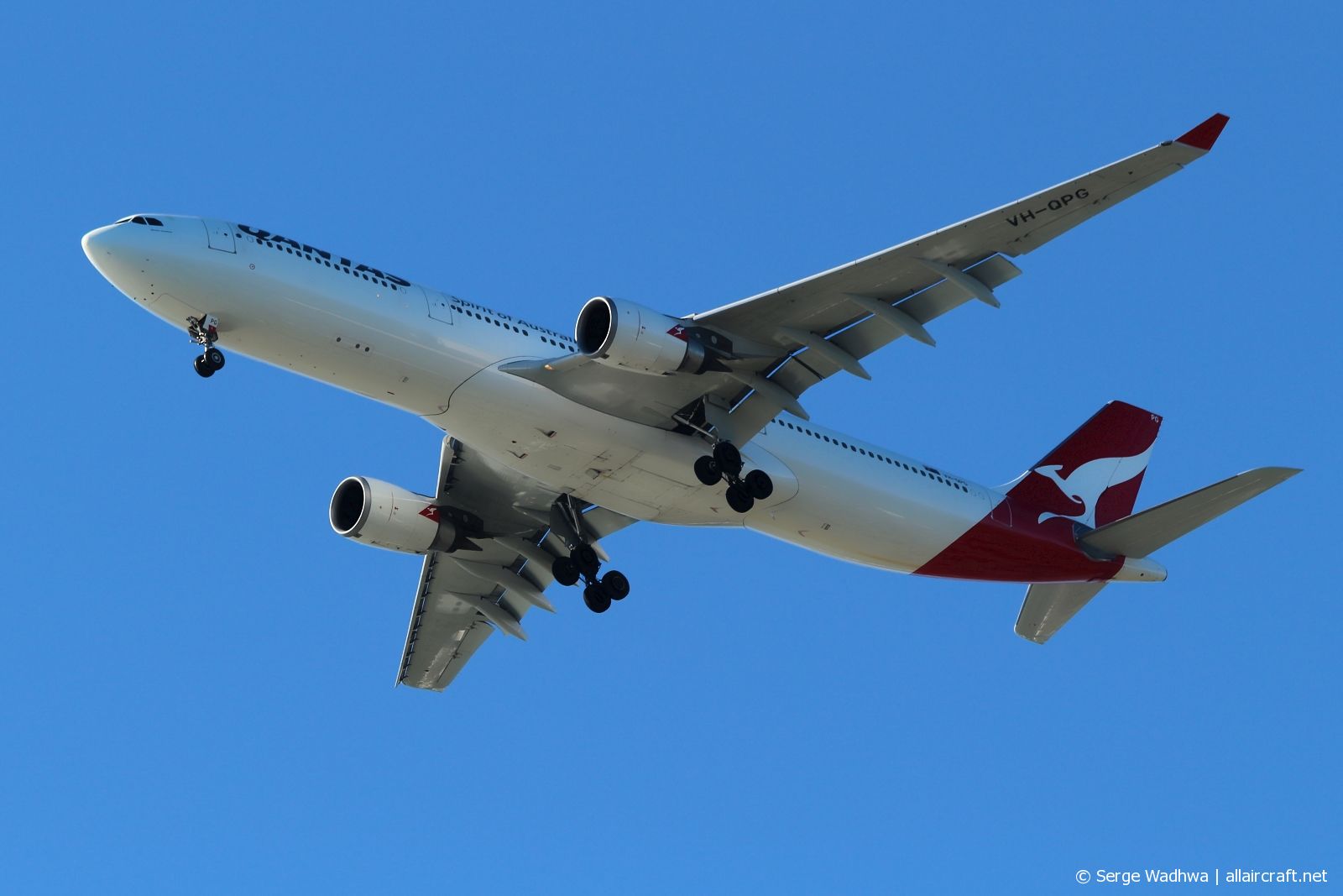 VH-QPG · Airbus A330-303 · (SYD / YSSY)