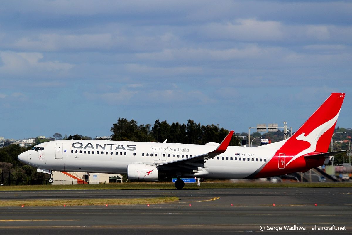 VH-VYF · Boeing 737-838(WL) · (SYD / YSSY)
