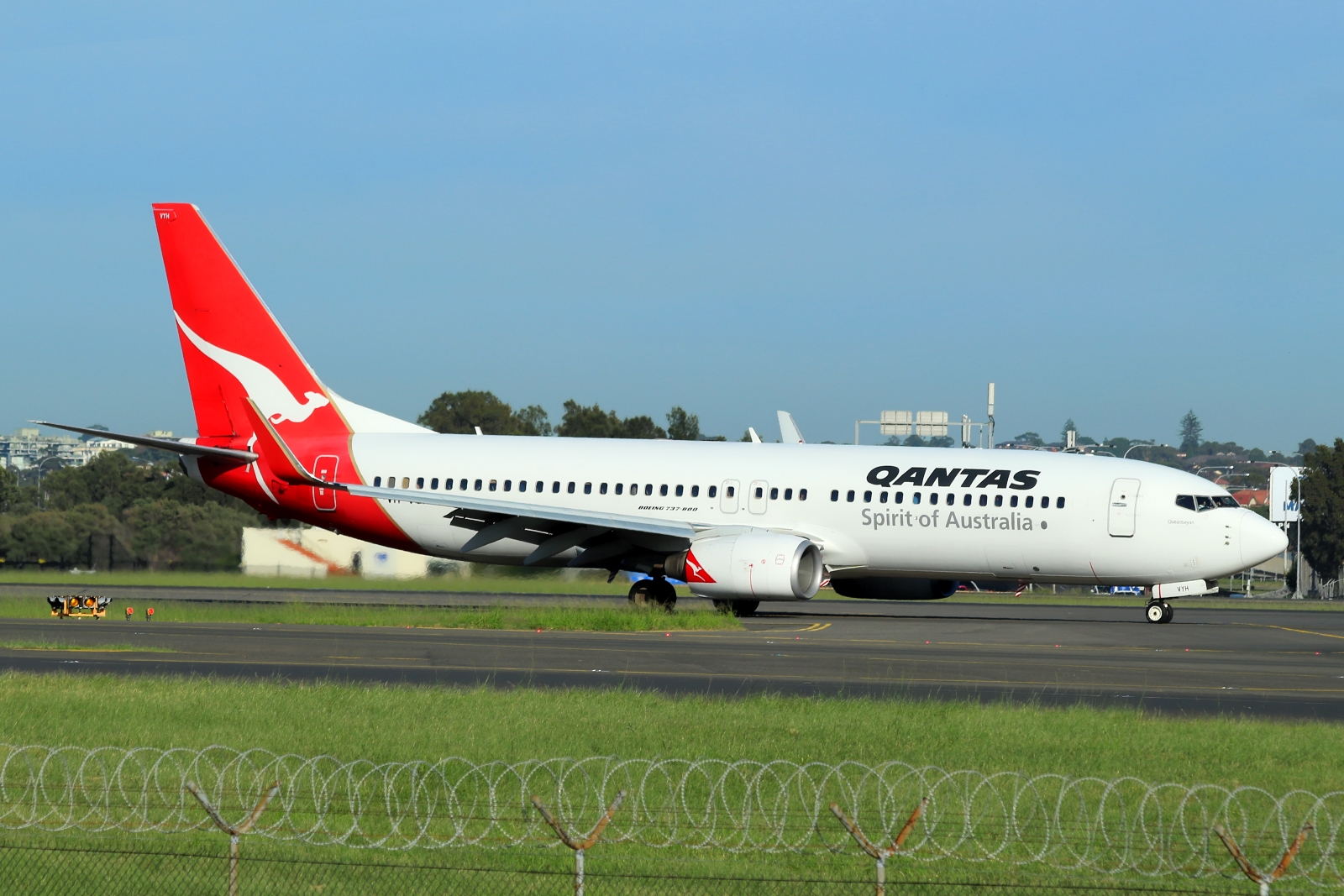 VH-VYH · Boeing 737-838(WL) · (SYD / YSSY)