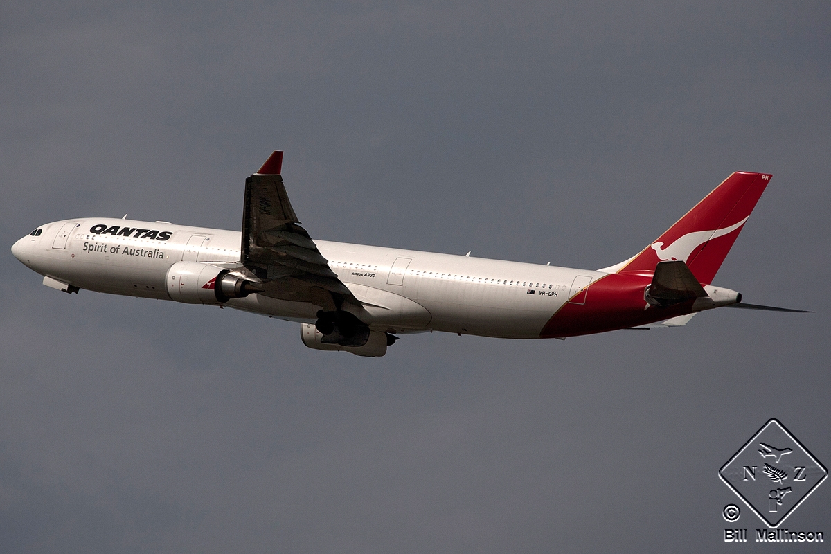 VH-QPH · Airbus A330-303 · (SYD / YSSY)