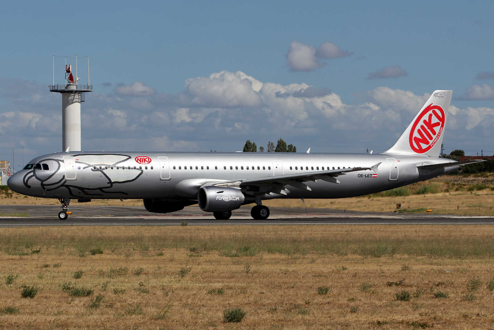 OE-LET · Airbus A321-211 · (LIS / LPPT)