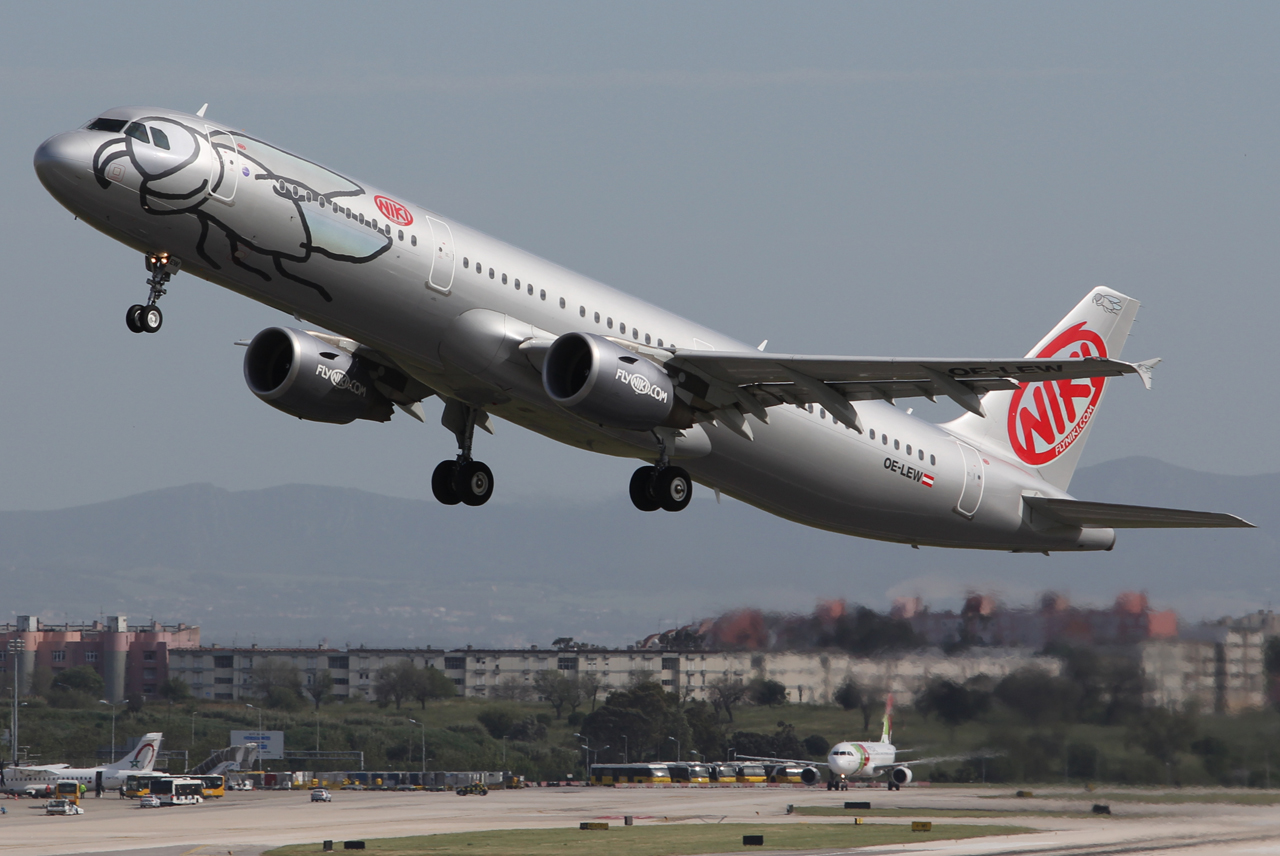 OE-LEW · Airbus A321-211 · (LIS / LPPT)