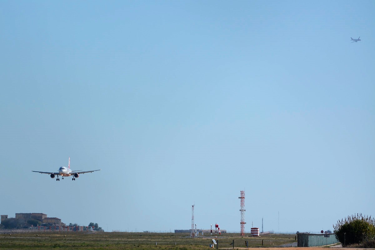 OE-LED · Airbus A320-214 · (FAO / LPFR)