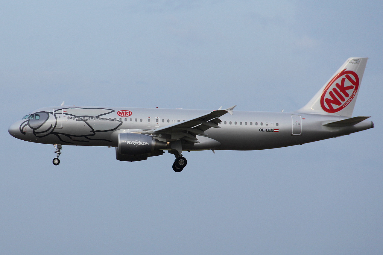 OE-LEG · Airbus A320-214 · (FCO / LIRF)