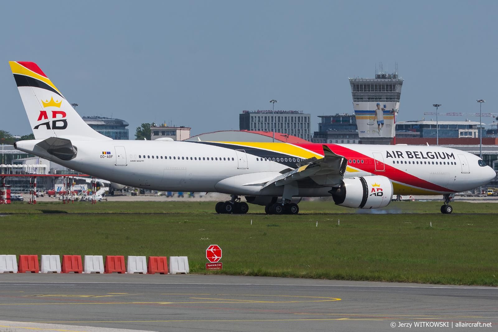 OO-ABF · Airbus A330-941 · (WAW / EPWA)