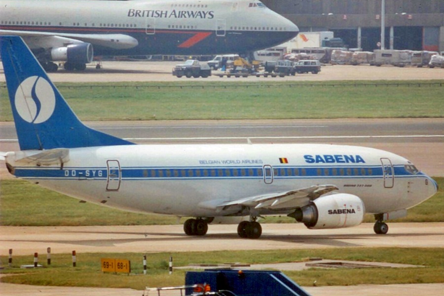 OO-SYG · Boeing 737-529 · (LHR / EGLL)