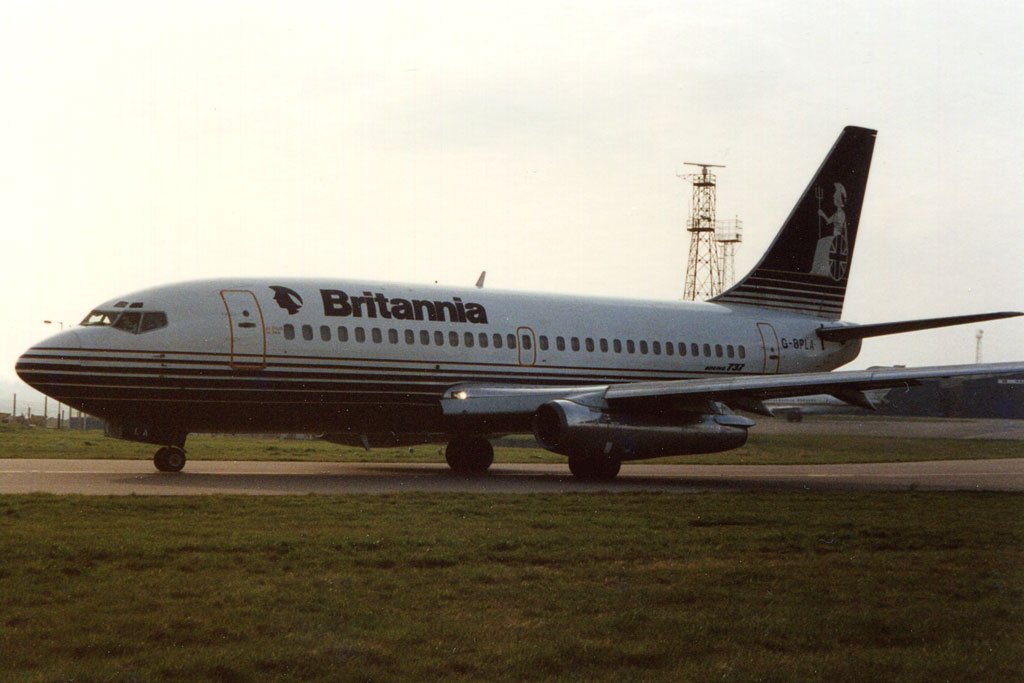 G-BPLA · Boeing 737-2K2/Adv · (LTN / EGGW)