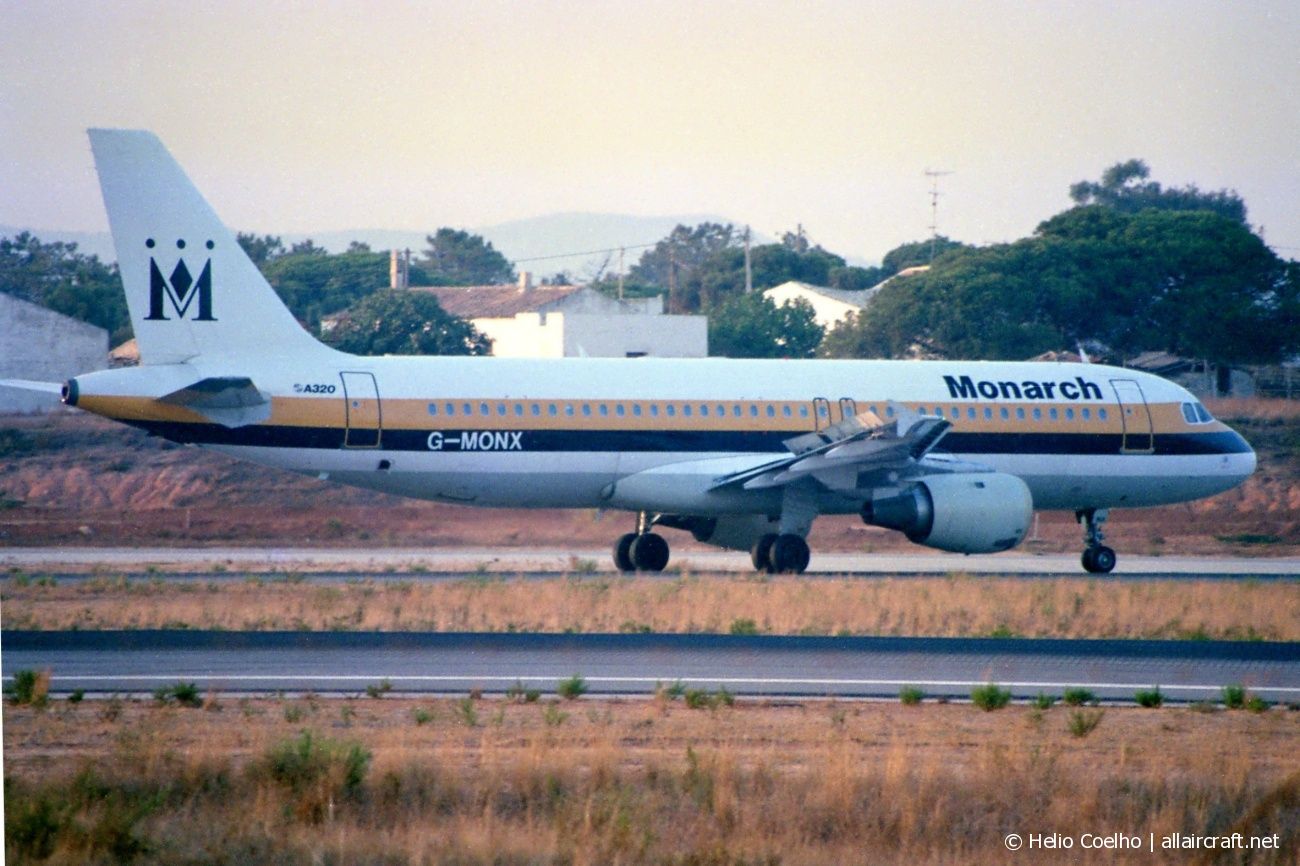 G-MONX · Airbus A320-212 · (FAO / LPFR)
