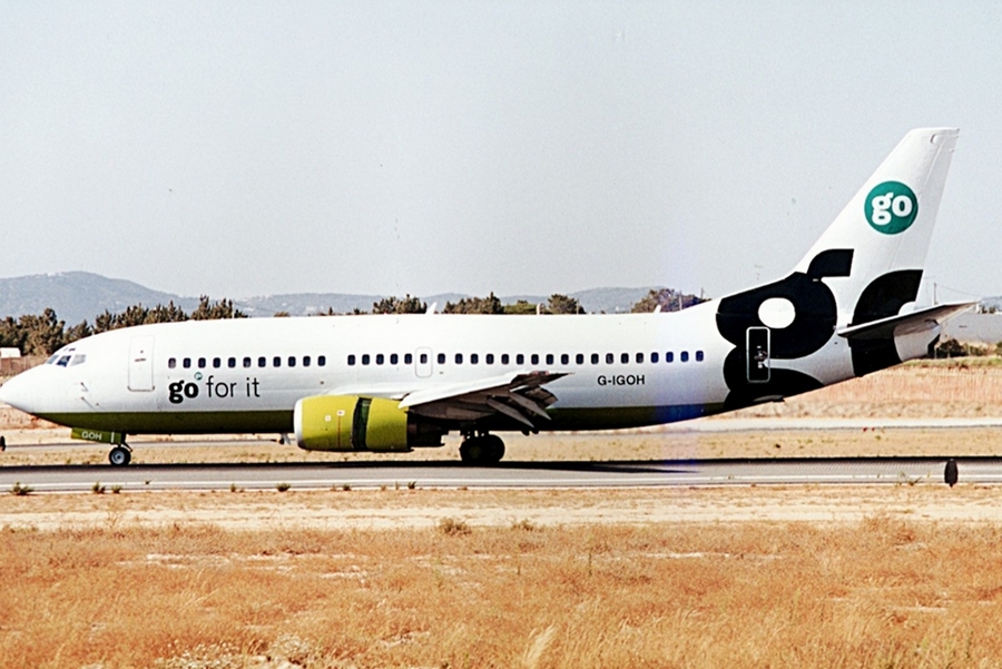 G-IGOH · Boeing 737-3Y0 · (FAO / LPFR)