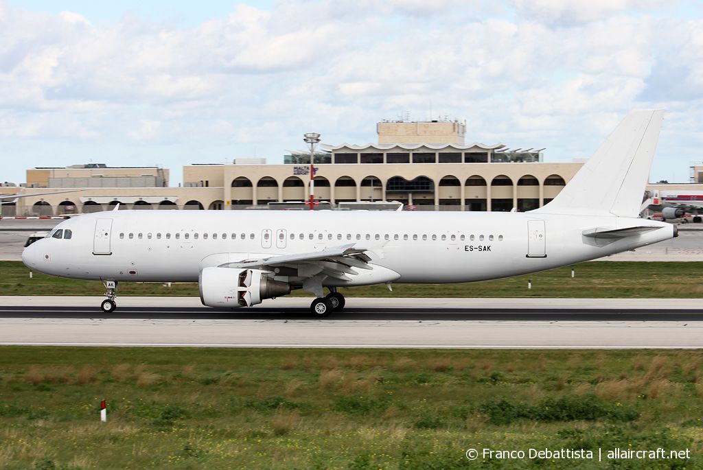 ES-SAK · Airbus A320-214 · (MLA / LMML)