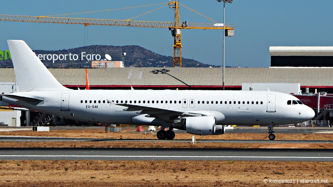 ES-SAK · Airbus A320-214 · (FAO / LPFR)