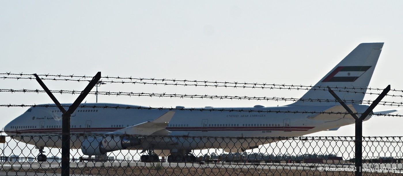 A6-HRM · Boeing 747-422 · (FAO / LPFR)