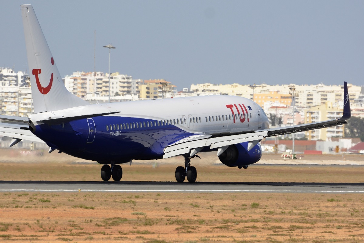 YR-BMC · Boeing 737-85F · (FAO / LPFR)