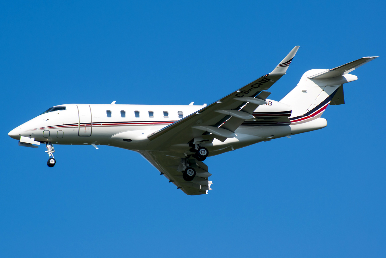 CS-CHB · Bombardier BD-100-1A10 Challenger 350 · (OPO / LPPR)