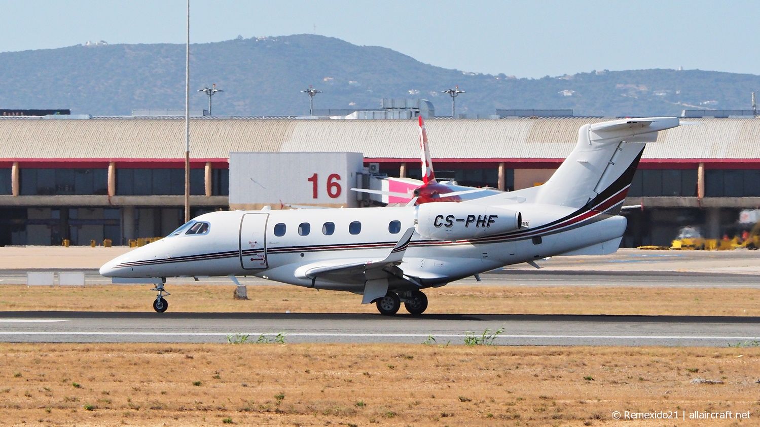 CS-PHF · Embraer 505 Phenom 300 · (FAO / LPFR)