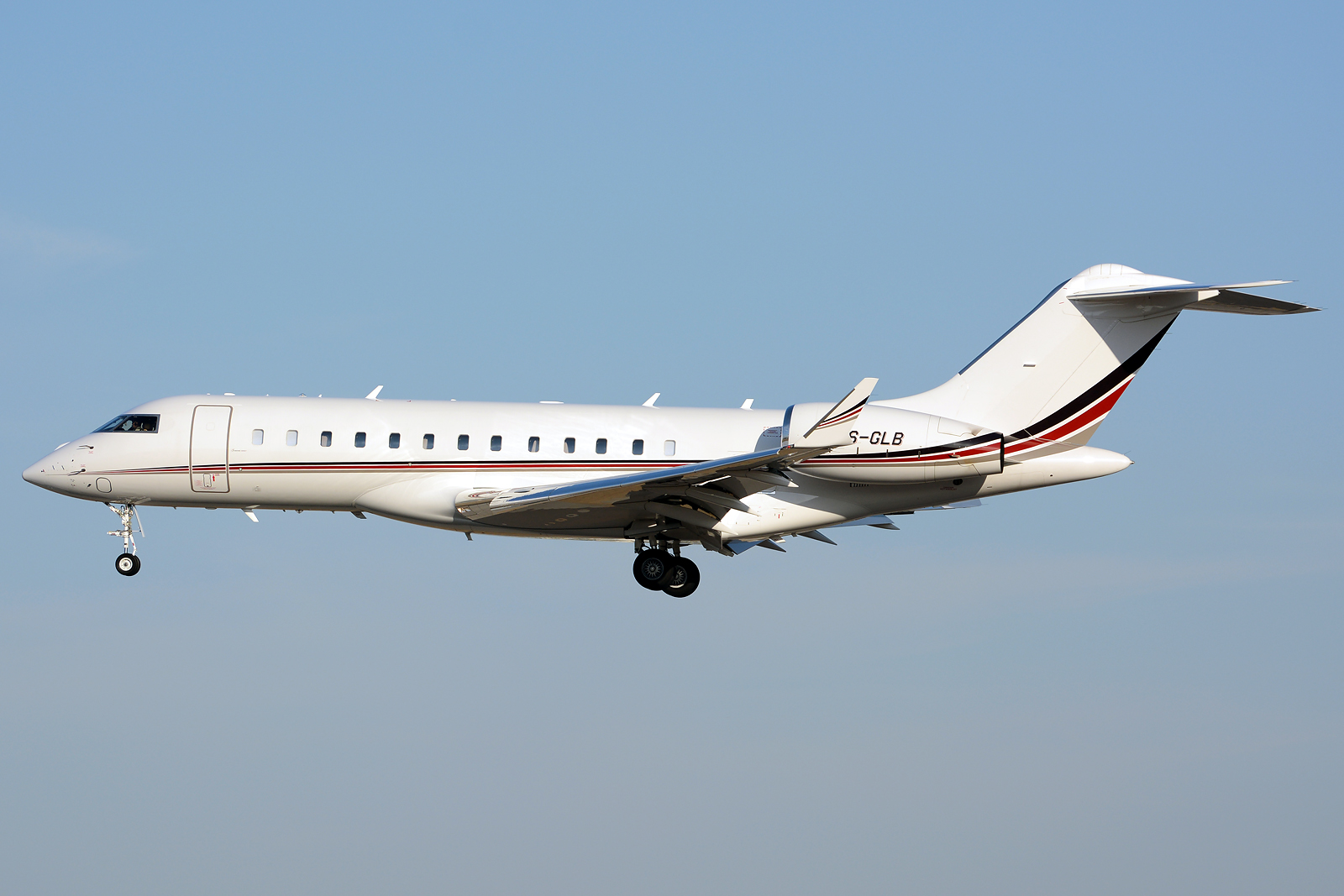 CS-GLB · Bombardier BD-700-1A10 Global 6000 · (LIS / LPPT)