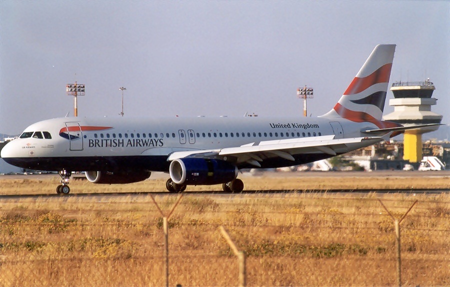 G-TTOA · Airbus A320-232 · (FAO / LPFR)
