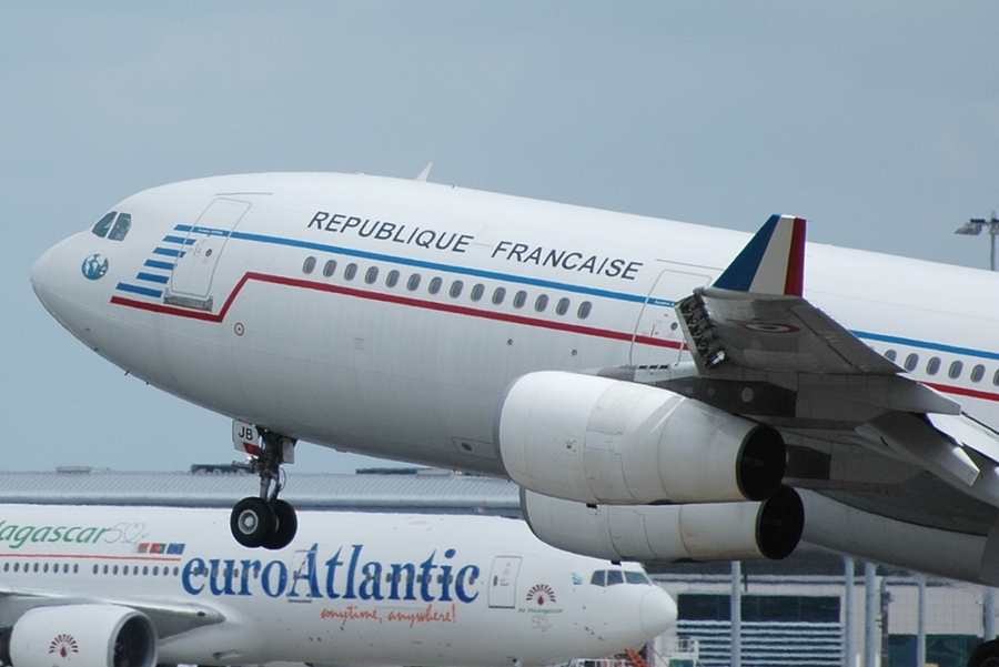 F-RAJB · Airbus A340-211 · (LIS / LPPT)