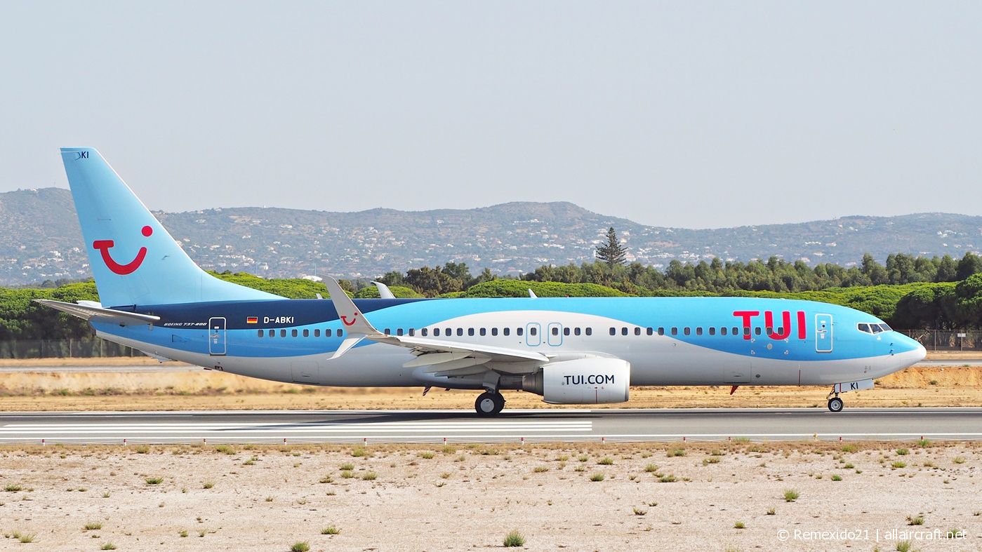 D-ABKI · Boeing 737-86J(WL) · (FAO / LPFR)