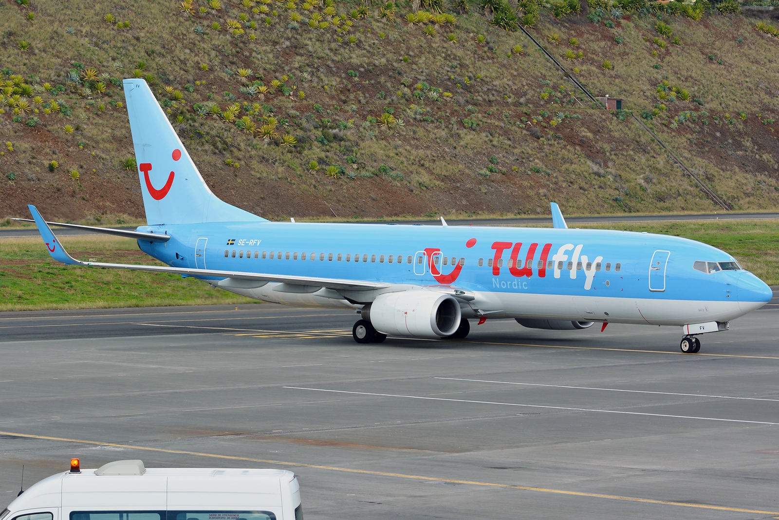 SE-RFV · Boeing 737-86N(WL) · (FNC / LPMA)