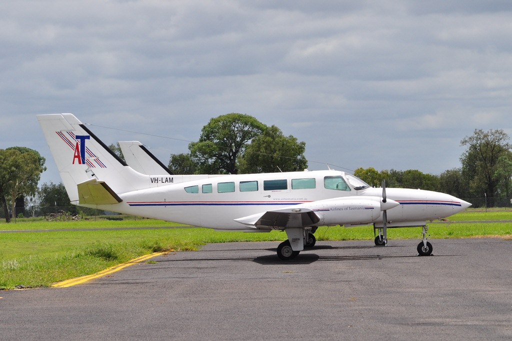 VH-LAM · Cessna 404 Titan · (YEML)