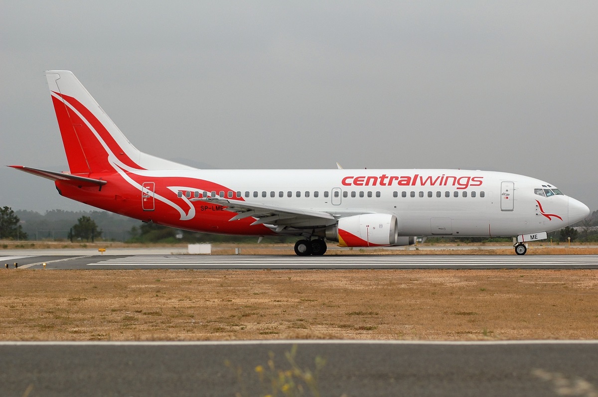 SP-LME · Boeing 737-36N · (FAO / LPFR)
