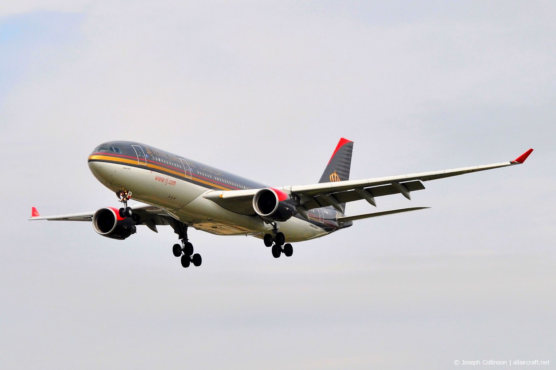 JY-AIE · Airbus A330-223 · (LHR / EGLL)