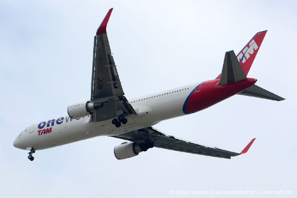 PT-MOC · Boeing 767-316(ER)(WL) · (BCN / LEBL)