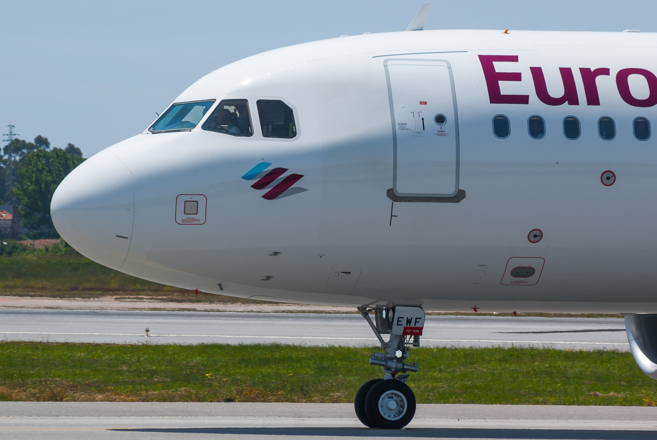 D-AEWF · Airbus A320-214(WL) · (OPO / LPPR)