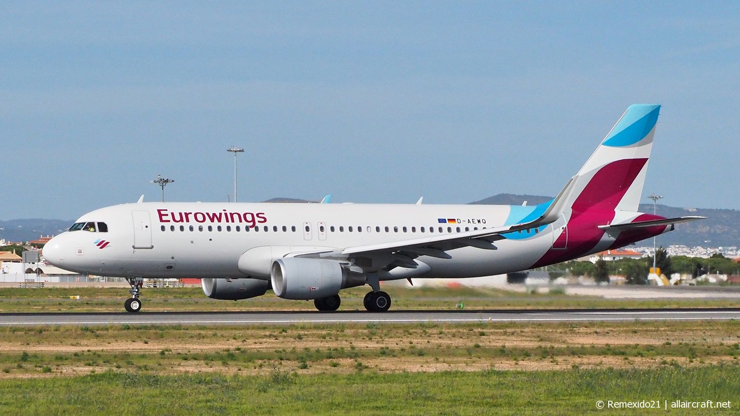D-AEWQ · Airbus A320-214 · (FAO / LPFR)