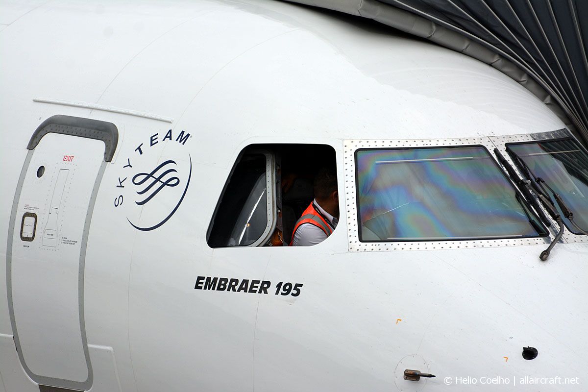 EC-KYO · Embraer 190-200LR · (MAD / LEMD)