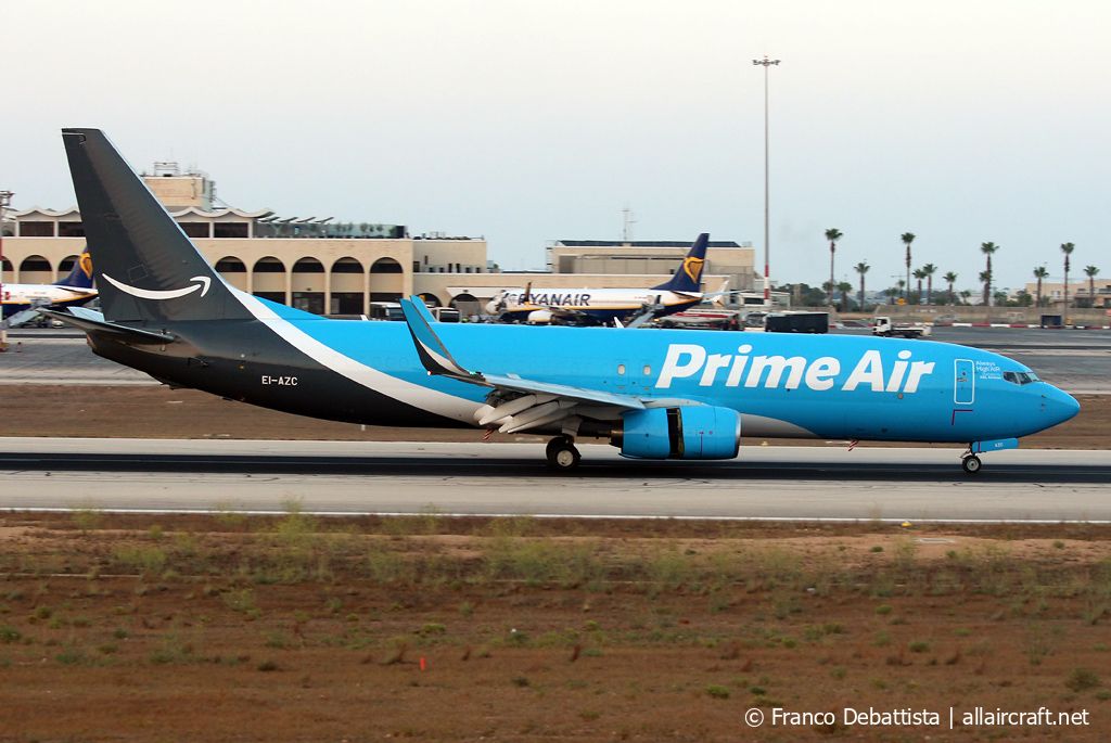 EI-AZC · Boeing 737-86J(SF)(WL) · (MLA / LMML)