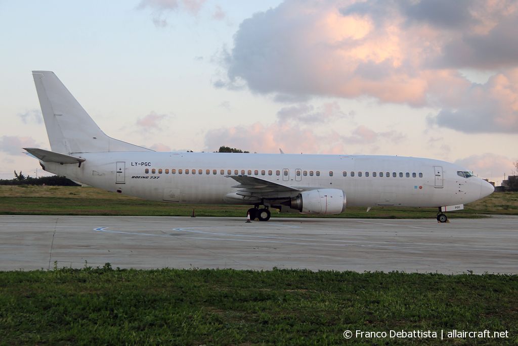 LY-PGC · Boeing 737-4S3 · (MLA / LMML)