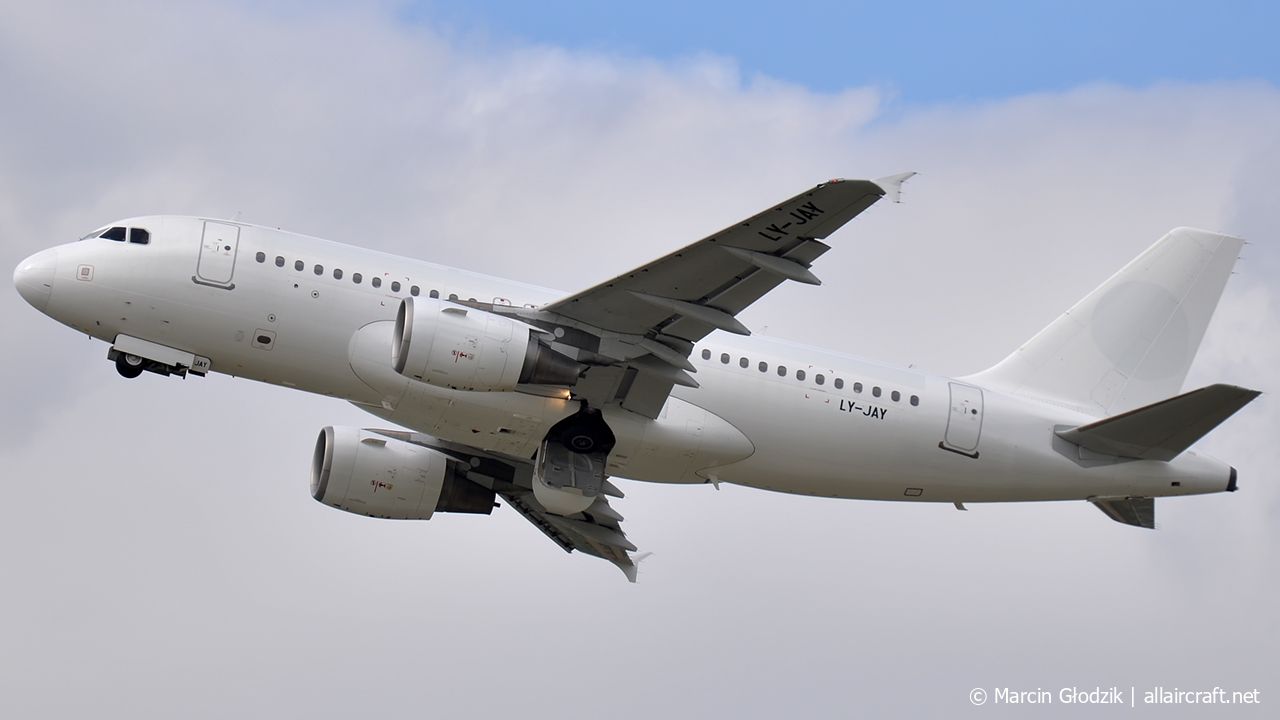 LY-JAY · Airbus A319-112 · (KRK / EPKK)