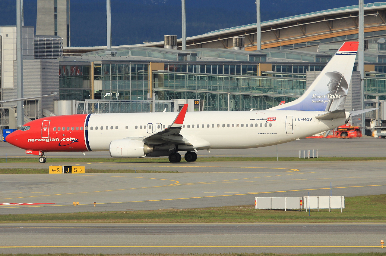 LN-NOV · Boeing 737-8FZ(WL) · (OSL / ENGM)