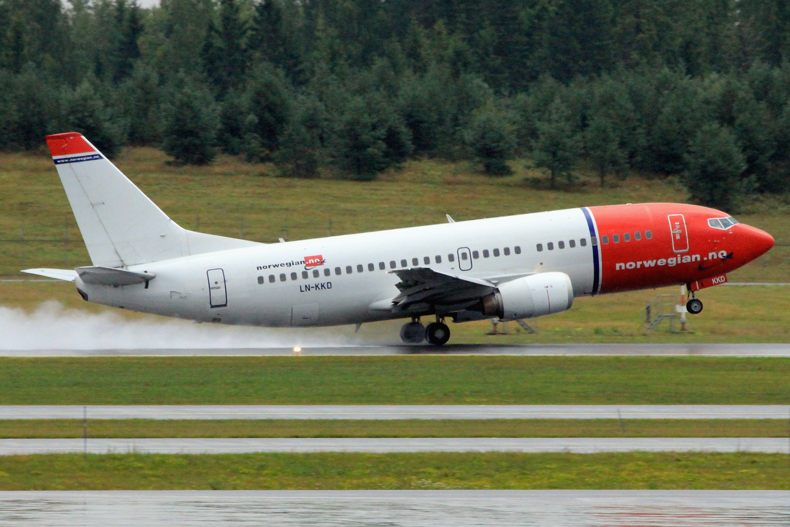 LN-KKD · Boeing 737-33V · (OSL / ENGM)