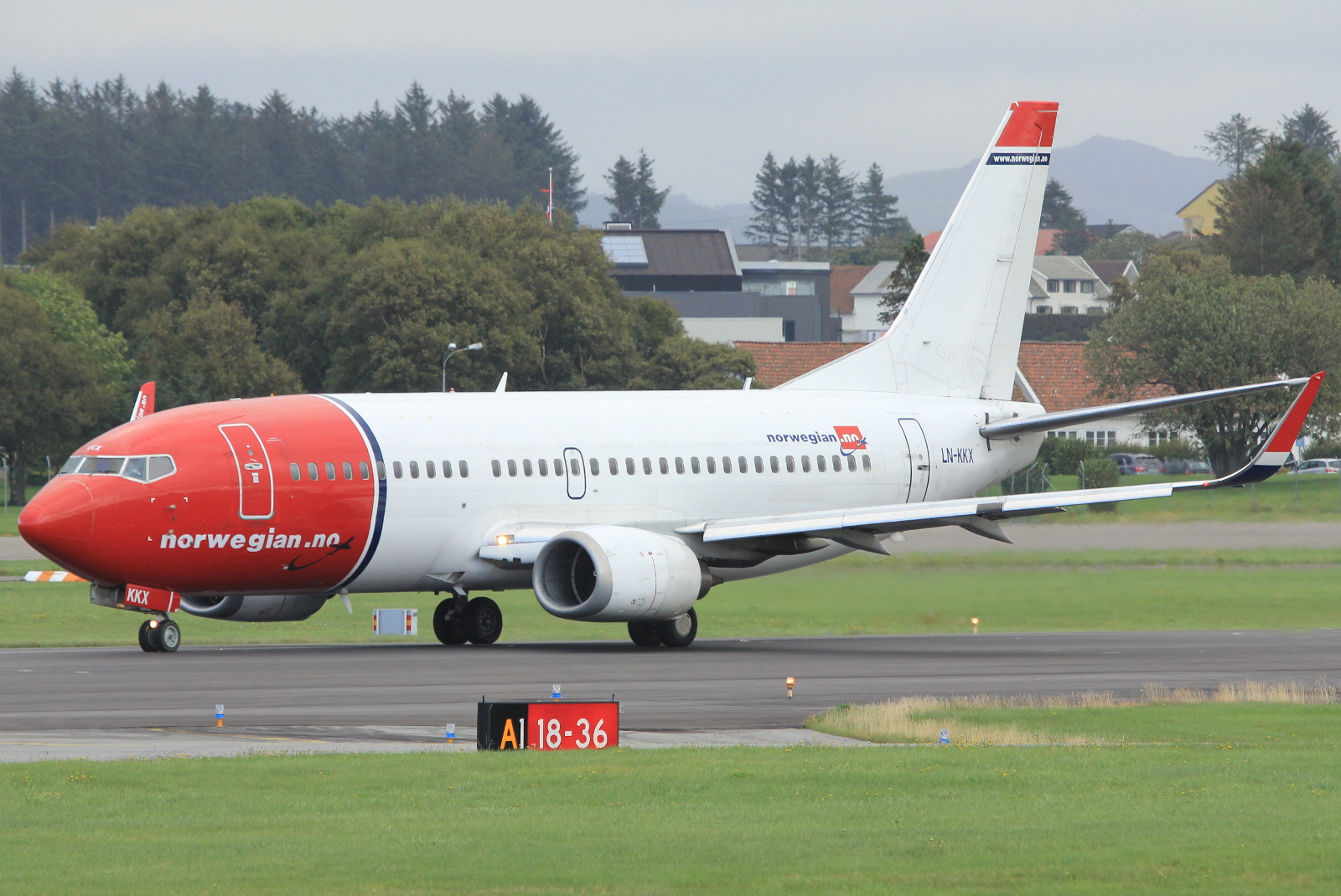 LN-KKX · Boeing 737-33S(WL) · (SVG / ENZV)