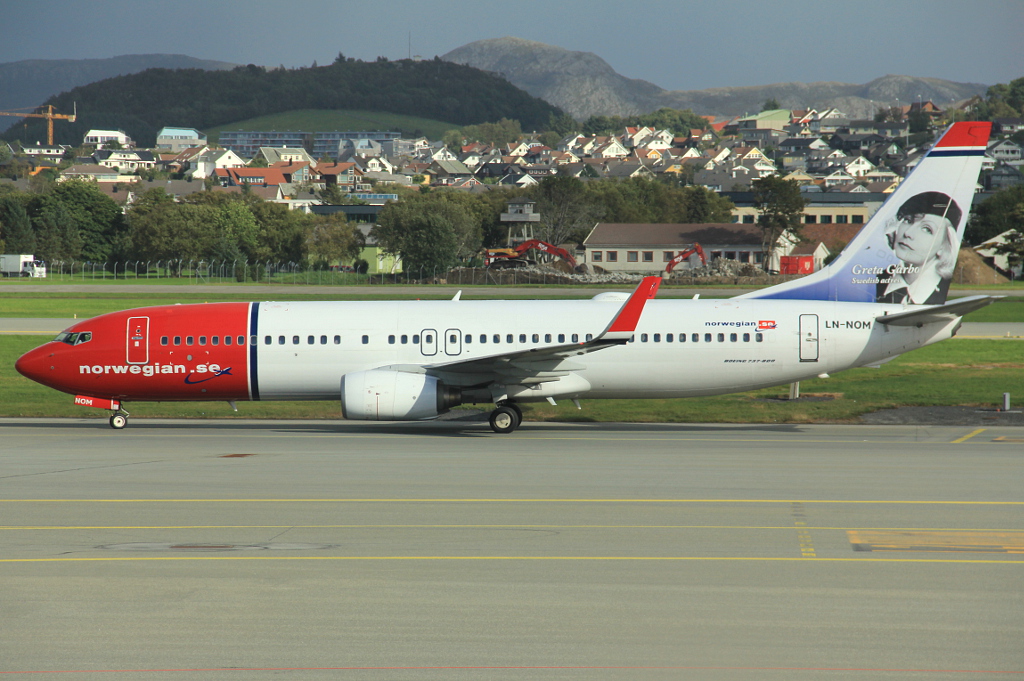 LN-NOM · Boeing 737-86N(WL) · (SVG / ENZV)