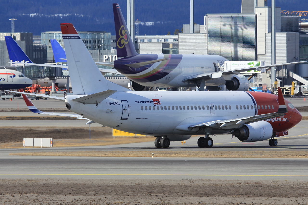 LN-KHC · Boeing 737-31S(WL) · (OSL / ENGM)