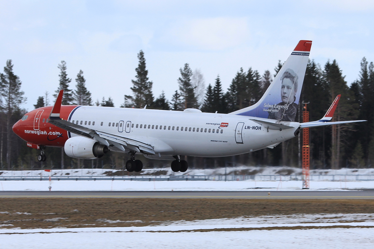 LN-NOH · Boeing 737-86N(WL) · (OSL / ENGM)